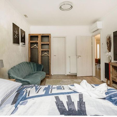 Backstage Loft Apartment บูดาเปสต์ ภายนอก รูปภาพ